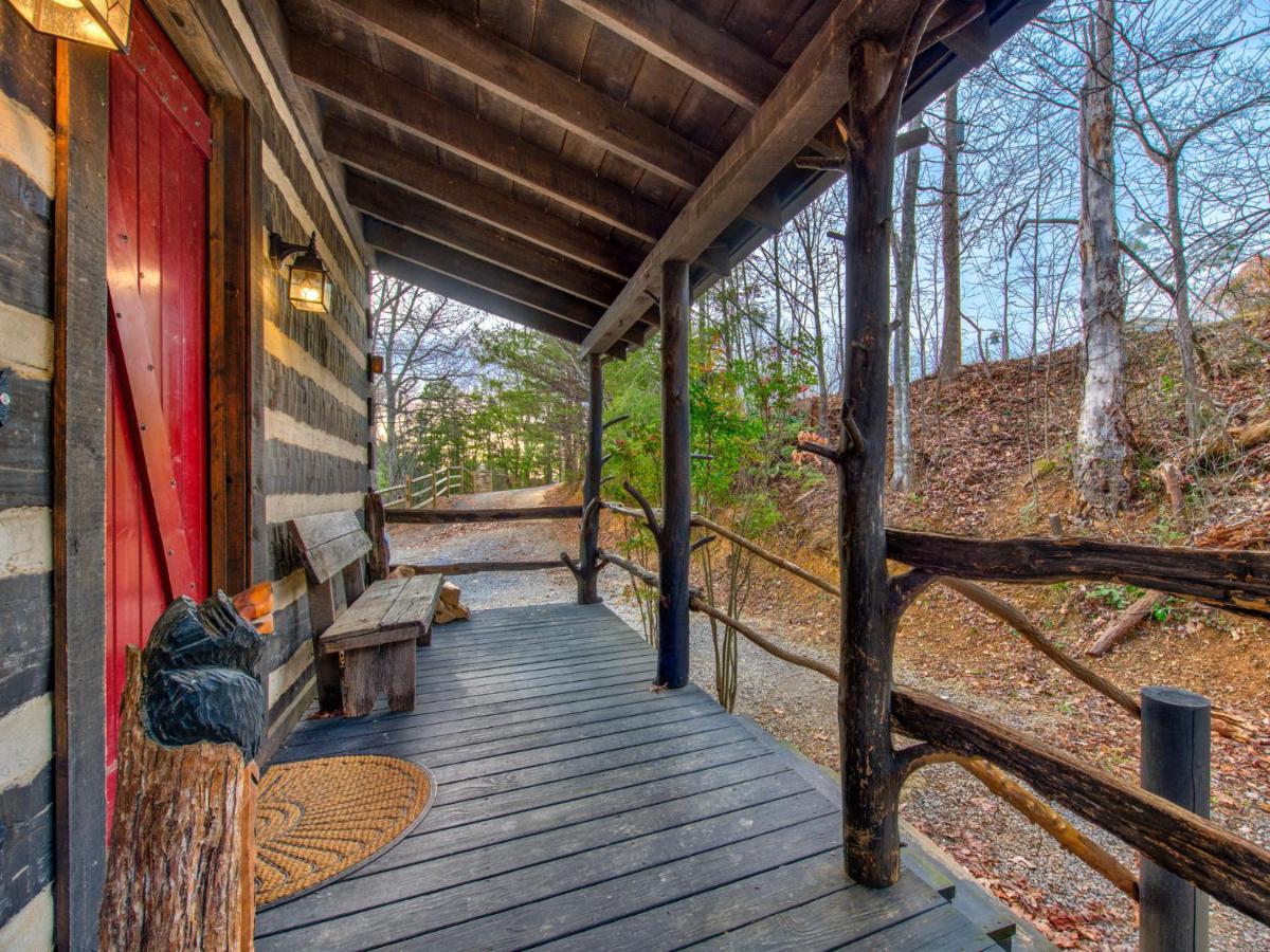 Little Bear, 1 Bedroom, Sleeps 2, Wood Fireplace, Pool Access, Pool Table Gatlinburg Εξωτερικό φωτογραφία