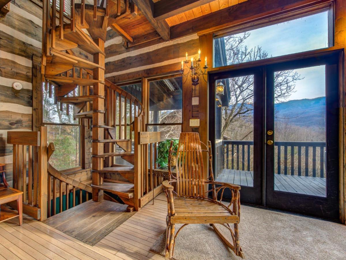 Little Bear, 1 Bedroom, Sleeps 2, Wood Fireplace, Pool Access, Pool Table Gatlinburg Εξωτερικό φωτογραφία