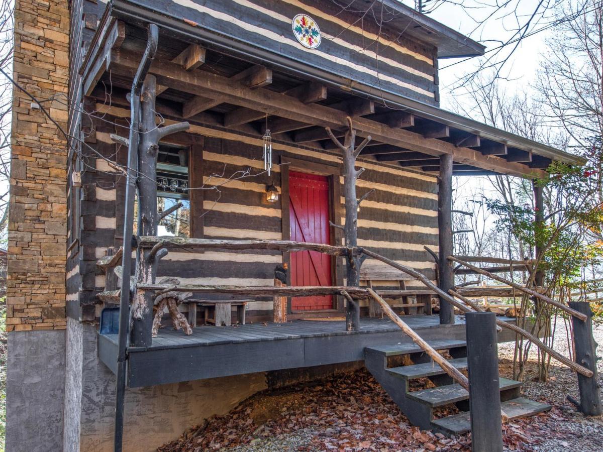 Little Bear, 1 Bedroom, Sleeps 2, Wood Fireplace, Pool Access, Pool Table Gatlinburg Εξωτερικό φωτογραφία