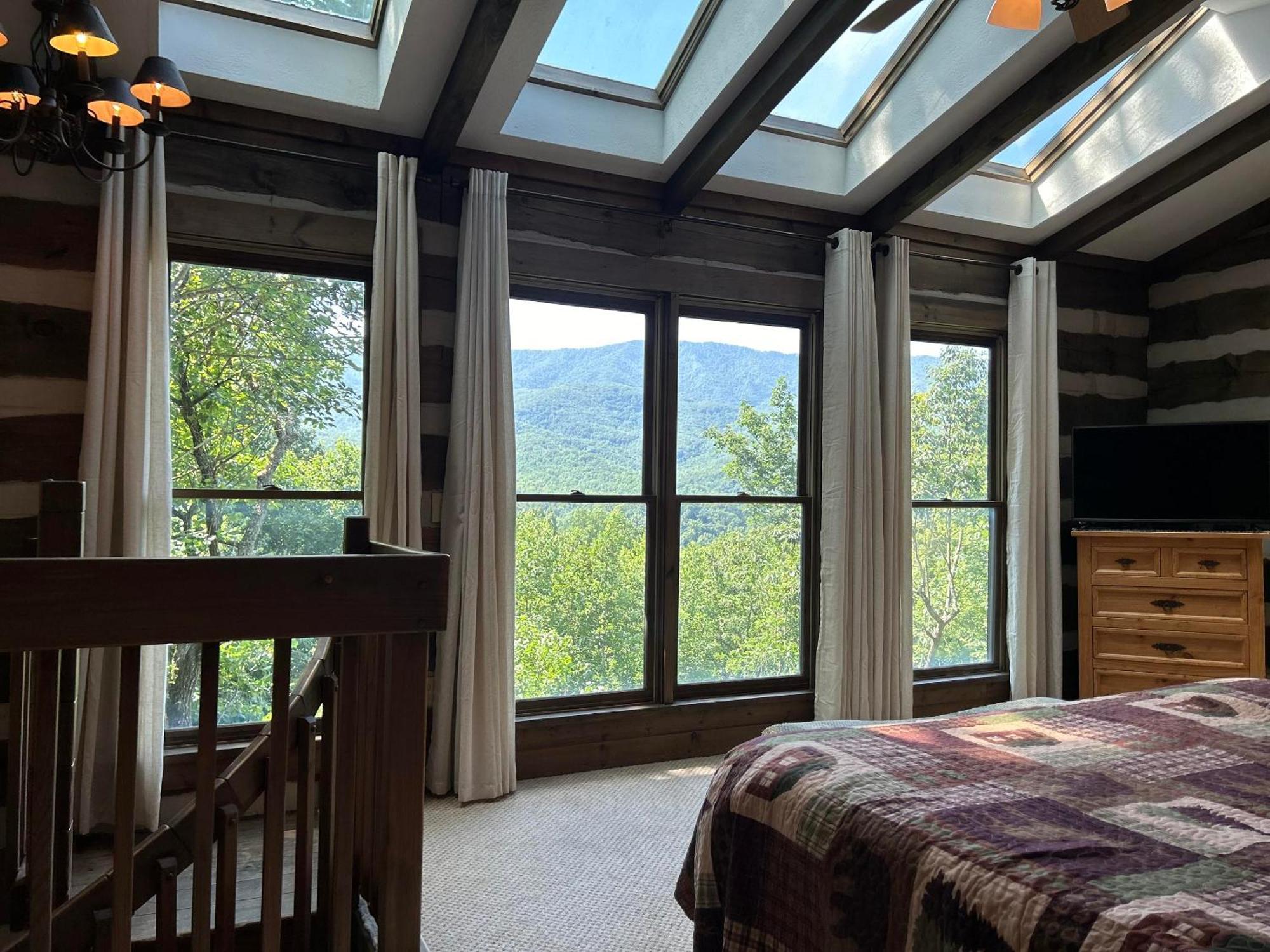 Little Bear, 1 Bedroom, Sleeps 2, Wood Fireplace, Pool Access, Pool Table Gatlinburg Εξωτερικό φωτογραφία